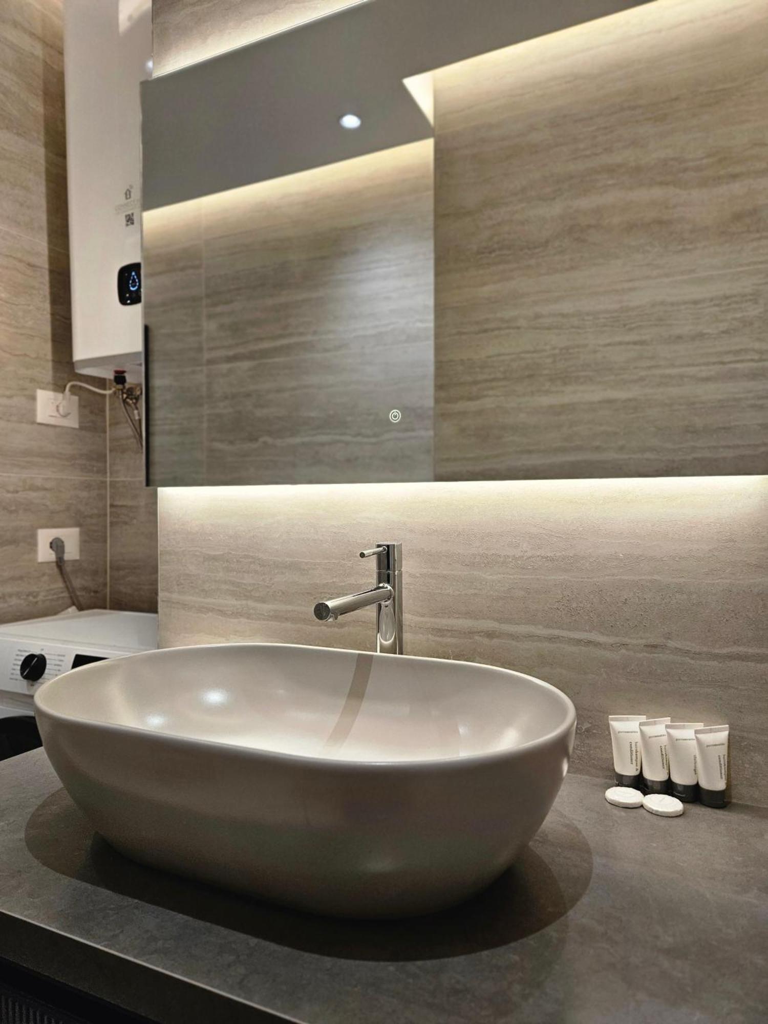 Miku Apartment-Modern 2Bedroom In Prime Location Tirana Exterior foto