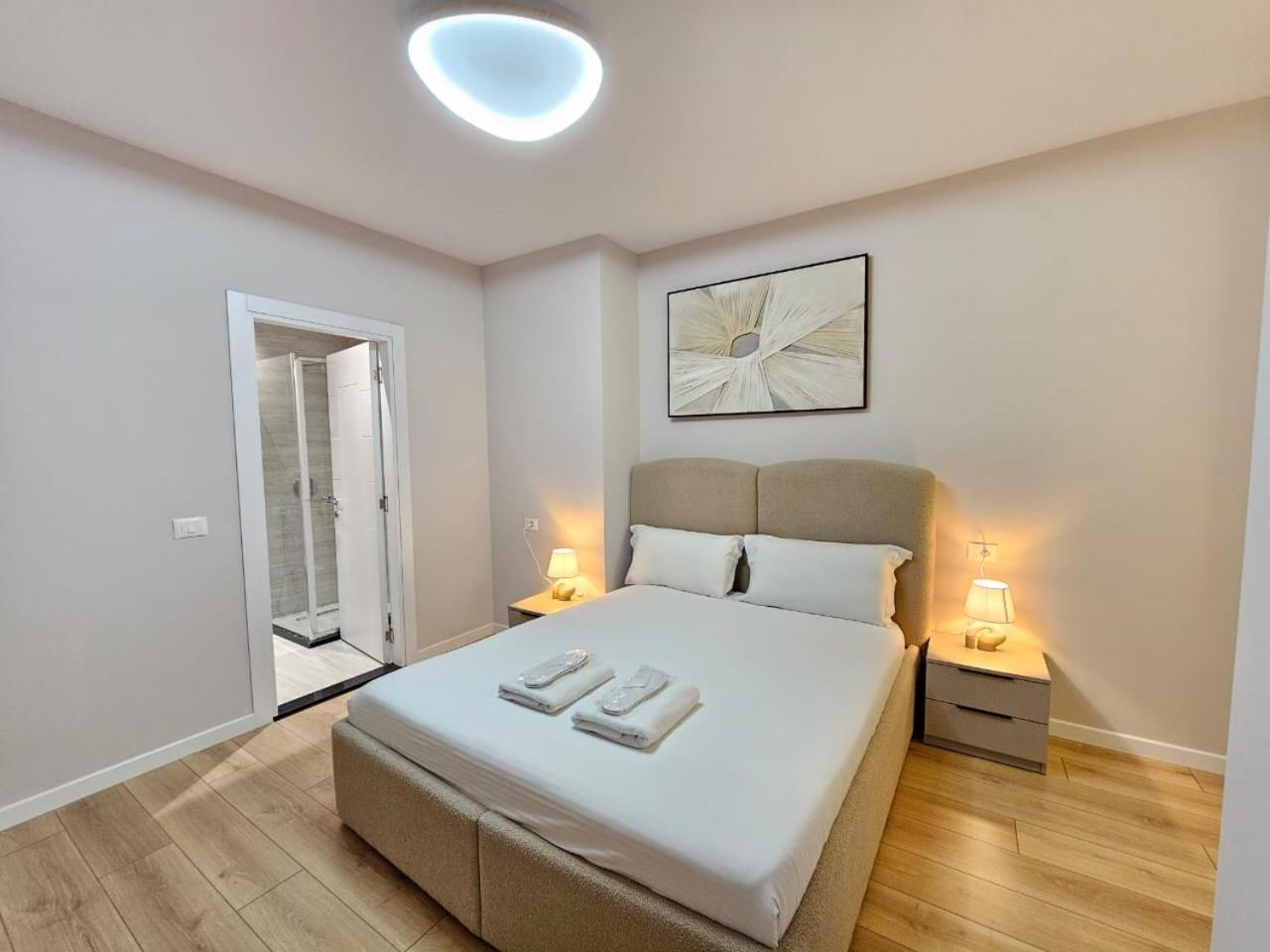 Miku Apartment-Modern 2Bedroom In Prime Location Tirana Exterior foto